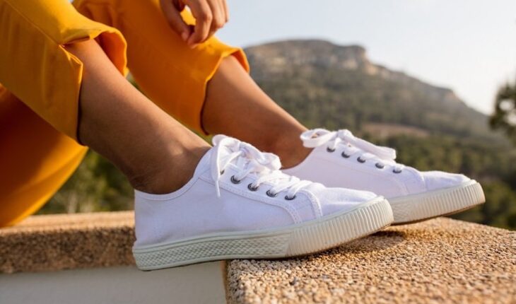 Wie du deine weißen Schuhe wieder weiß machen kannst